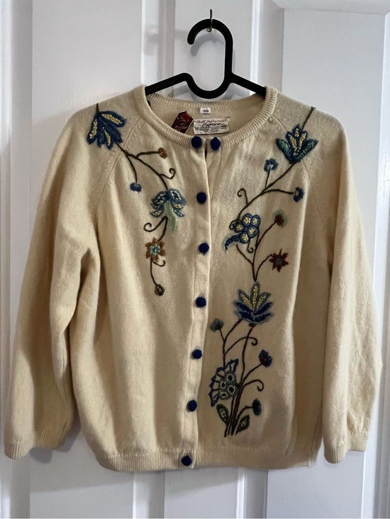 Vintage Sweaters - Vintage Cream Colored Embroidered Cardigan